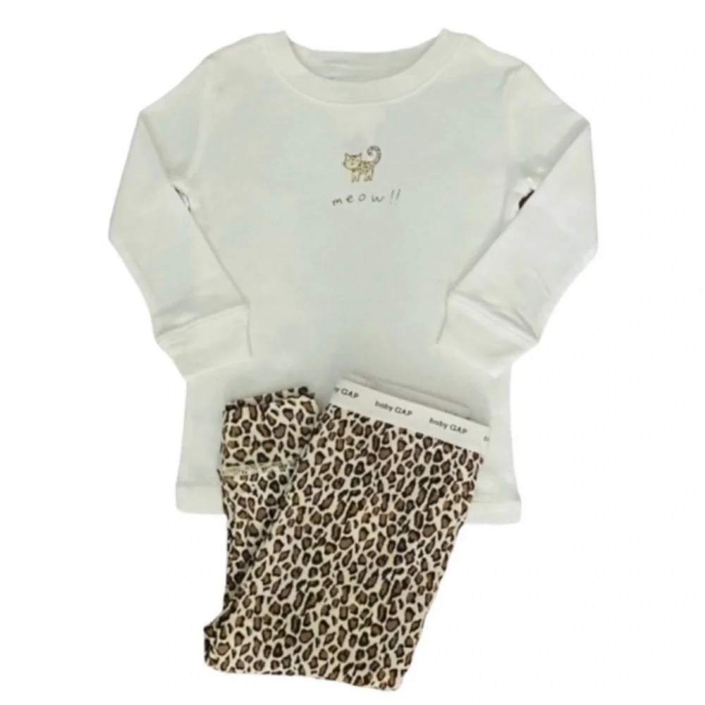 Baby Gap Leopard Print Long Sleeve Top and Bottoms Pajama Set Size 6-12 Months